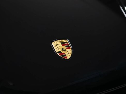 Certified 2024 Porsche Macan AWD/4WD image 17