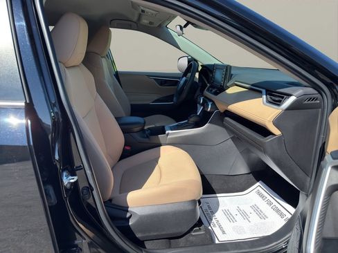 Used 2022 Toyota RAV4 LE image 18