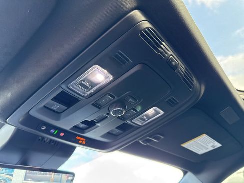 Used 2025 GMC Yukon AT4 Ultimate image 35