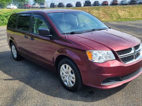 Used 2019 Dodge Grand Caravan SE w/ UConnect Hands-Free Group FWD image 18