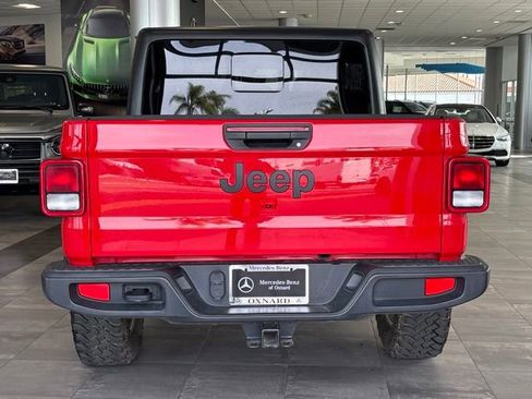 Used 2023 Jeep Gladiator Sport image 4