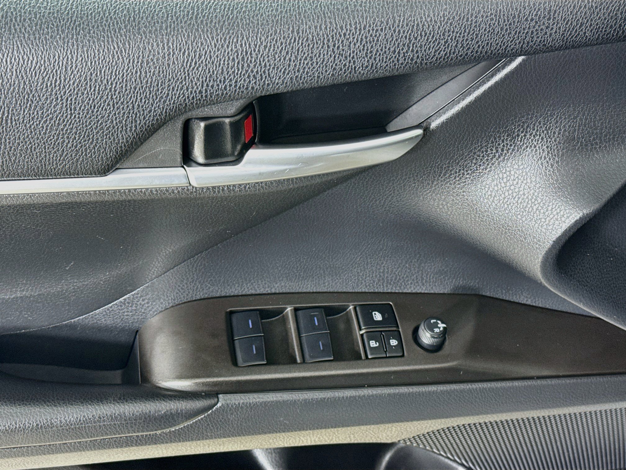 Used 2024 Toyota Camry SE FWD image 19