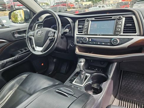 Used 2015 Toyota Highlander Limited Platinum AWD/4WD image 11