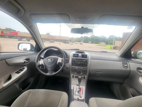 Used 2012 Toyota Corolla LE FWD image 19