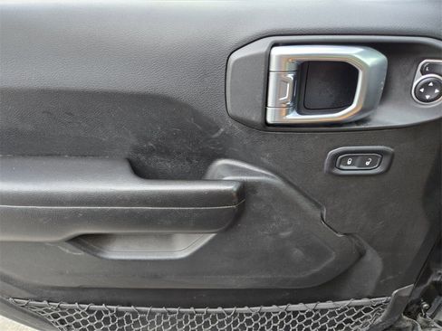 Used 2018 Jeep Wrangler Unlimited Sport S image 34