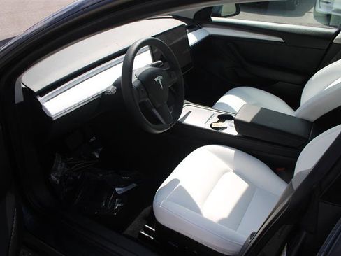 Used 2023 Tesla Model 3 Standard Range RWD image 9