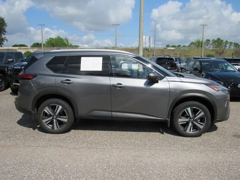 Certified 2024 Nissan Rogue SL FWD image 2