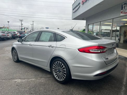 Used 2018 Ford Fusion SE w/ Fusion SE Technology Package image 9