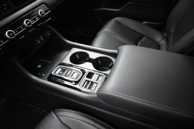 Used 2023 Honda Pilot EX-L image 9