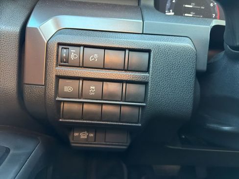 Used 2025 Toyota Tacoma TRD Off-Road image 15