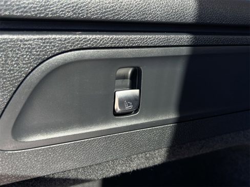 Used 2022 Mercedes-Benz GLC 300 image 30