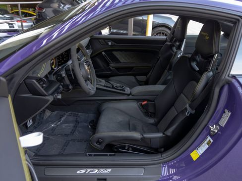 Used 2025 Porsche 911 GT3 RS image 32
