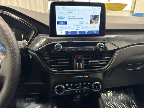 Certified 2025 Ford Escape ST-Line Select AWD/4WD image 18