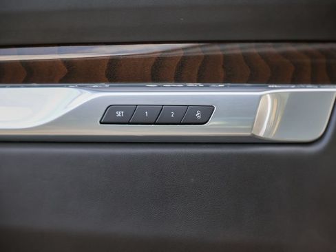 Used 2025 Cadillac Escalade ESV Premium Luxury Platinum AWD/4WD image 5