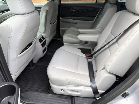 Used 2021 Honda Pilot Touring image 18