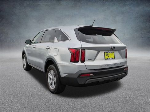 Used 2021 Kia Sorento LX image 6