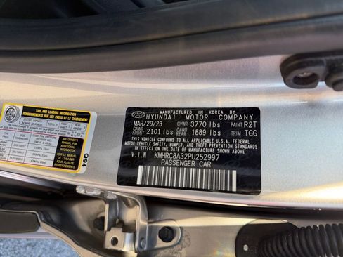 Used 2023 Hyundai Venue SEL image 29