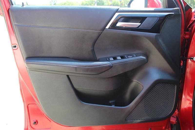 Used 2023 Mitsubishi Outlander SE AWD/4WD image 11