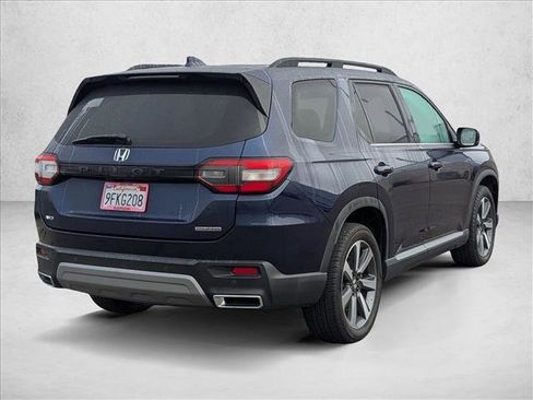 Used 2023 Honda Pilot Touring image 5