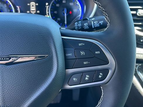 New 2026 Chrysler Pacifica Select FWD image 16