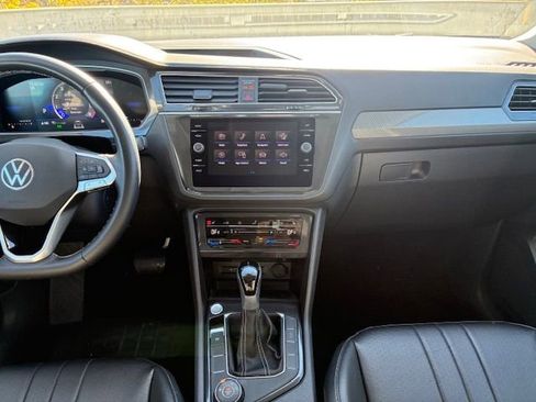 Used 2024 Volkswagen Tiguan SE AWD/4WD image 14