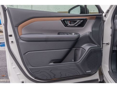 Used 2025 Subaru Forester Sport image 18