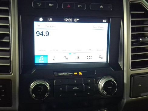 Used 2019 Ford F150 Platinum w/ Equipment Group 701A Luxury AWD/4WD image 24