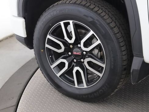 Used 2022 GMC Sierra 1500 AT4 w/ AT4 Premium Package AWD/4WD image 13
