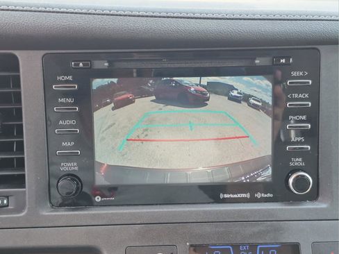 Used 2019 Toyota Sienna XLE w/ XLE Navigation Package FWD image 24