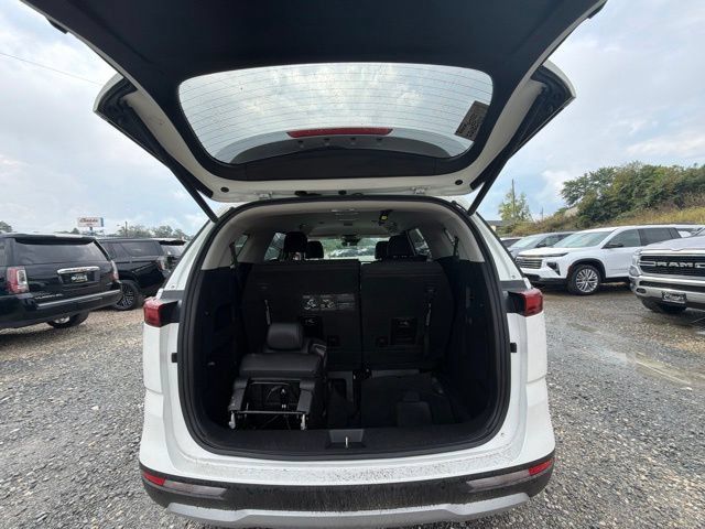 Used 2024 Kia Carnival EX FWD image 18