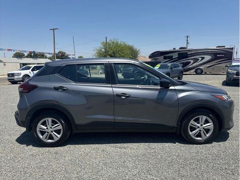Used 2023 Nissan Kicks S FWD image 4