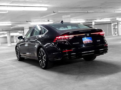 Certified 2023 Honda Accord Touring image 5