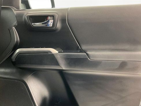 Used 2017 Toyota Tacoma TRD Off-Road image 23