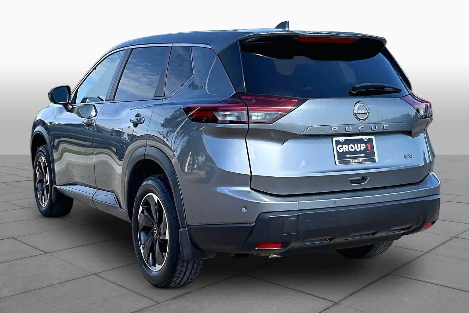 Used 2024 Nissan Rogue SV FWD image 12