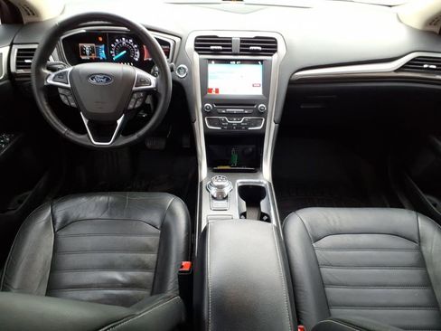 Used 2018 Ford Fusion SE w/ Fusion SE Technology Package image 8