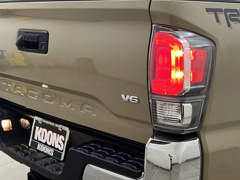 Used 2020 Toyota Tacoma TRD Off-Road AWD/4WD image 28