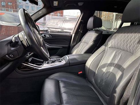 Used 2023 BMW X7 M60i w/ Executive Package image 15