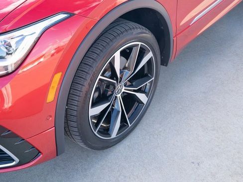 Used 2024 Volkswagen Tiguan SEL R-Line image 10