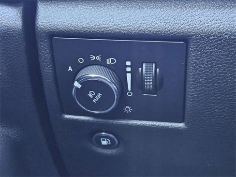 Used 2018 Jeep Grand Cherokee Limited image 22