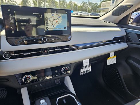 New 2025 Mitsubishi Outlander SE image 11