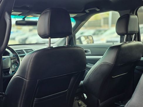 Used 2016 Ford Explorer XLT w/ Equipment Group 202A image 26