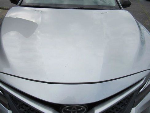 Used 2018 Toyota Camry SE w/ Moonroof Package FWD image 5
