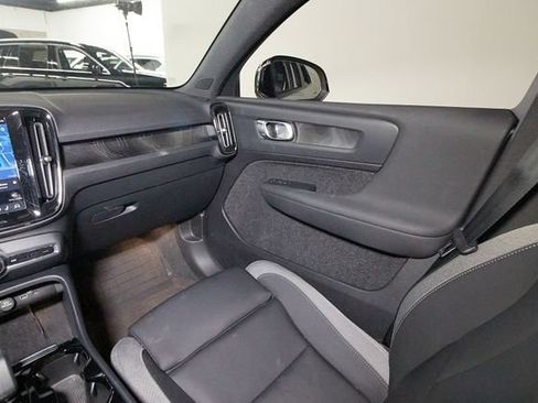 Certified 2023 Volvo C40 Recharge Core w/ Protection Package Premier AWD/4WD image 8