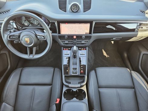Certified 2025 Porsche Macan image 25