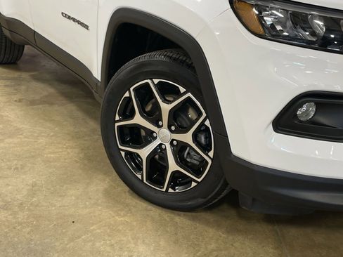 Used 2024 Jeep Compass Latitude image 12