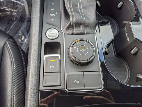 Certified 2023 Volkswagen Atlas Cross Sport SEL R-Line image 26