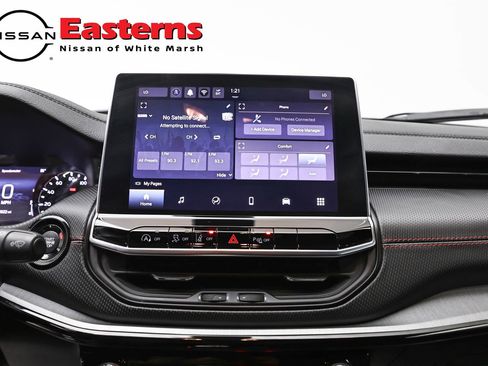Used 2025 Jeep Compass Trailhawk w/ Trailer Tow Group AWD/4WD image 12