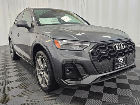 Certified 2025 Audi Q5 2.0T Premium w/ Convenience Plus Package image 8