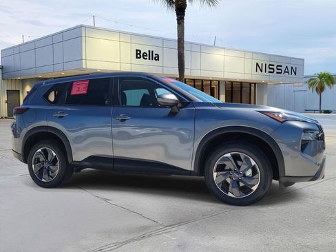 Used 2025 Nissan Rogue SV image 8
