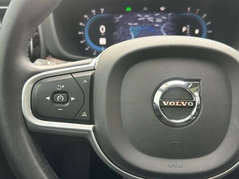 Used 2022 Volvo XC60 B5 Momentum w/ Climate Package image 20